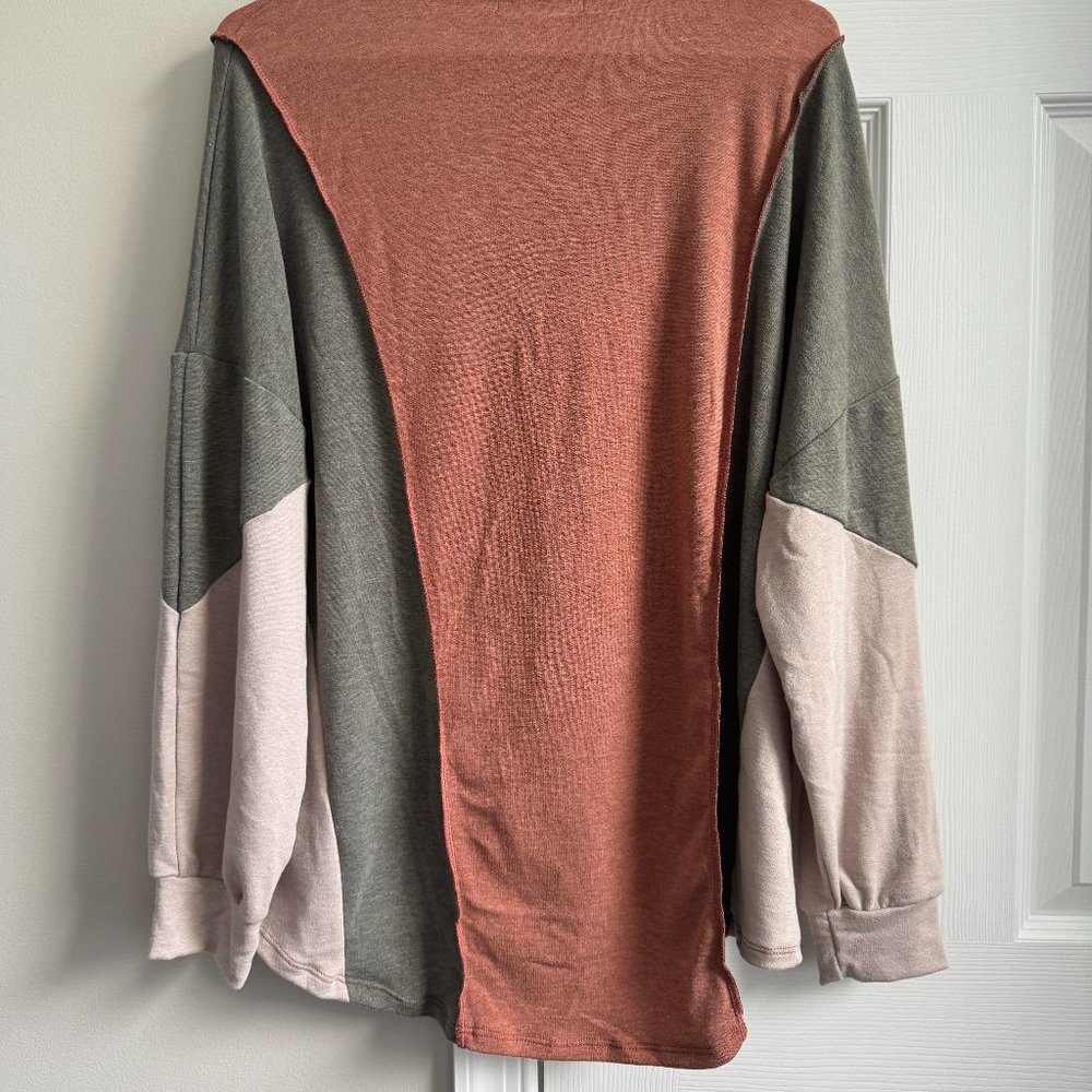 Color Block Top - Picture 3 of 3